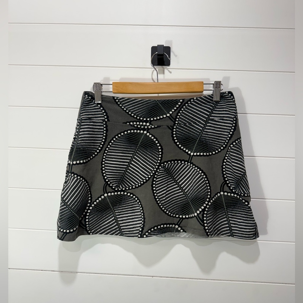 Patagonia Stylish Gray Leaf Print Skirt